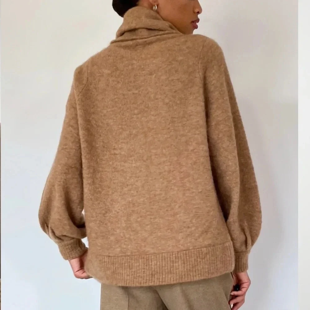 Aritzia The Group by Babaton Oversized Sweater Funnel Neck Caramel Sz XS Adichie - Picture 3 of 8
